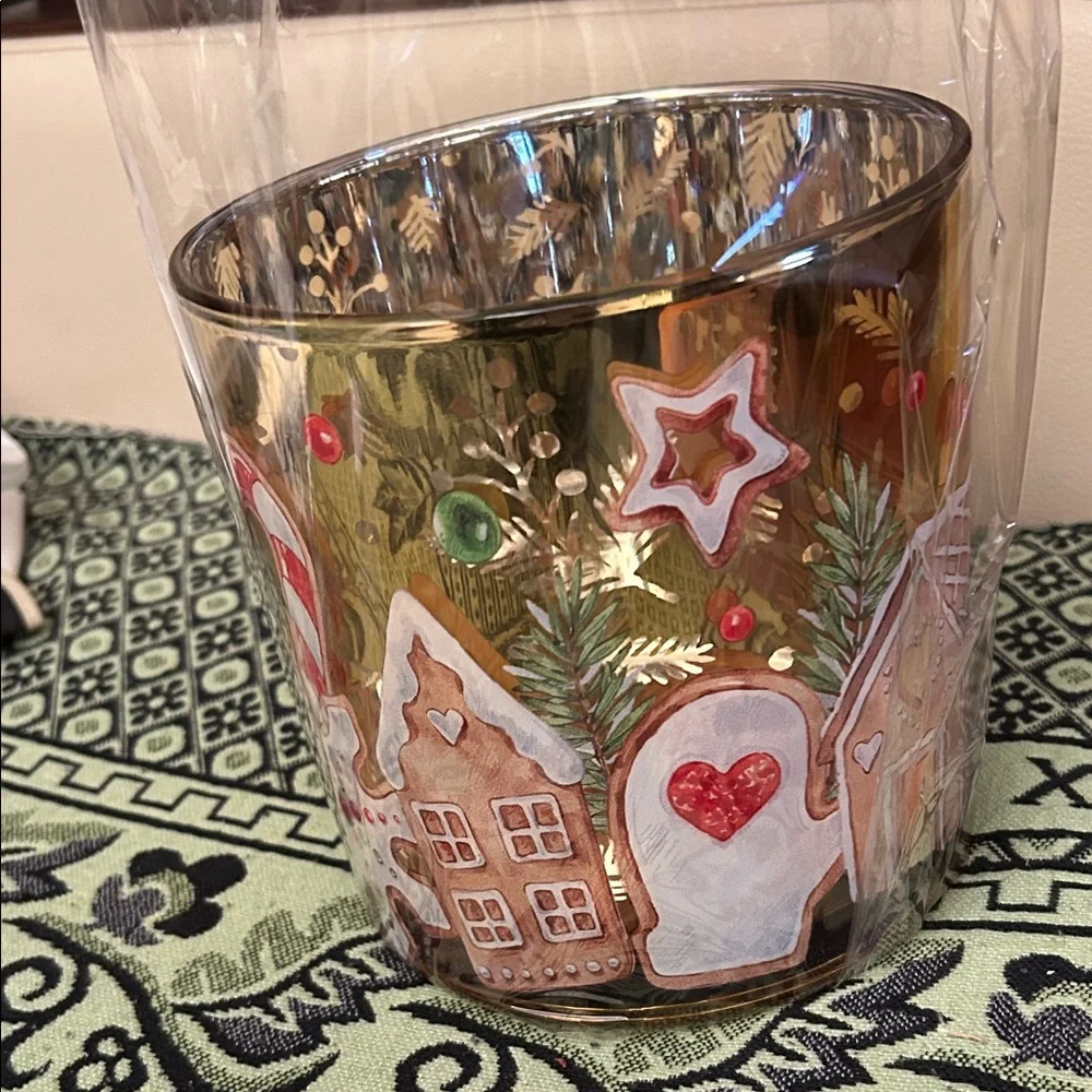 Festive Glass Gingerbread House Cookies Holder